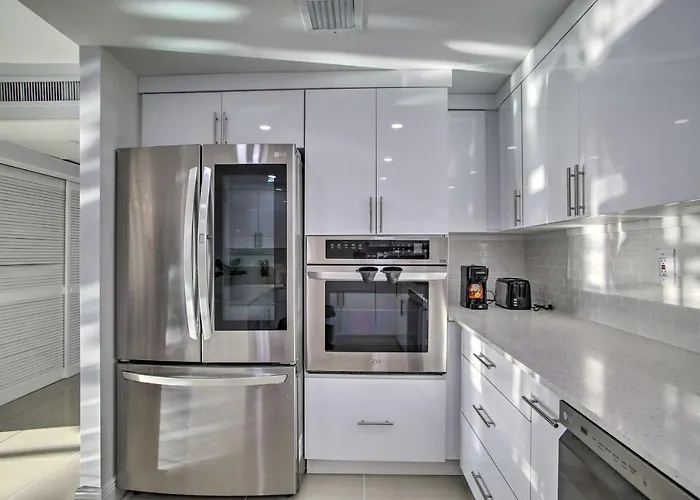 Sunny Isles Resort Condo Less Than Half-Mi To Beach!